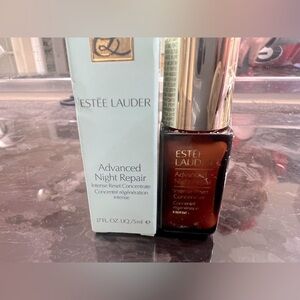Estée Lauder
Premium Brand